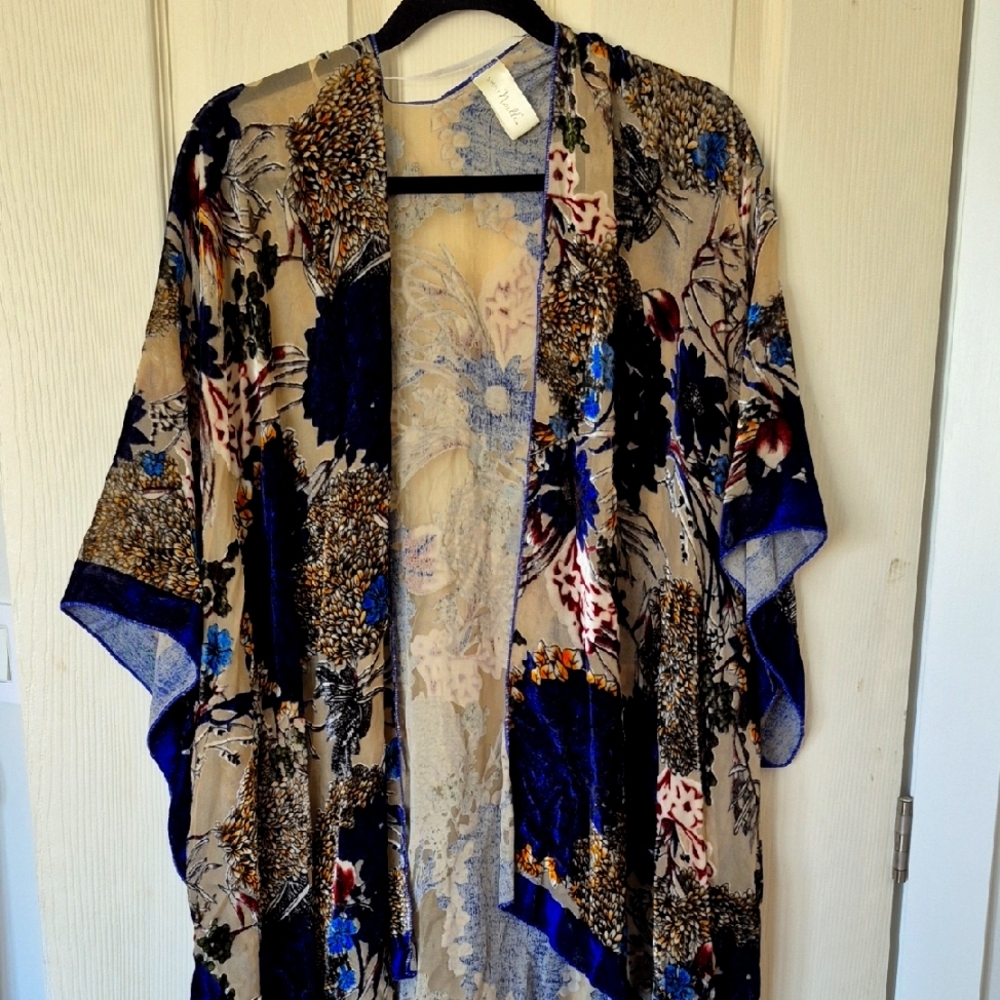 Simply Noelle Floral Kimono with Blue and Beige Velvet Accents